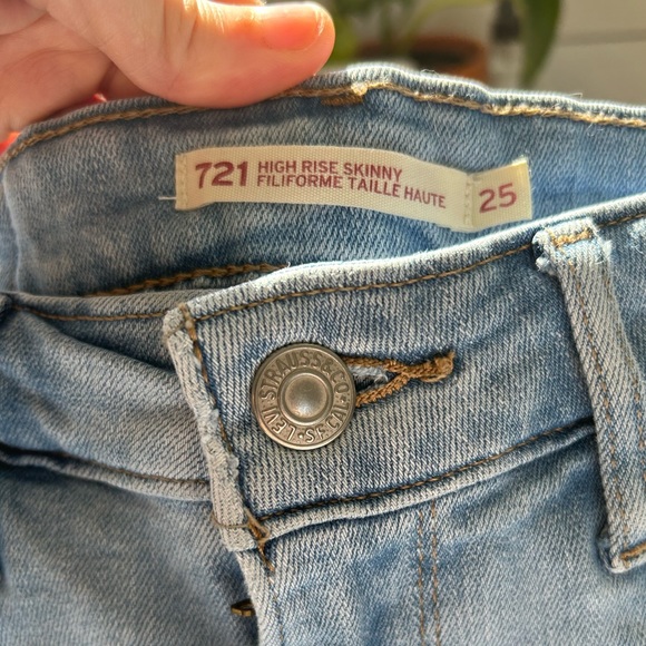 Levi’s 721 High Rise Skinny Jean - Picture 2 of 3